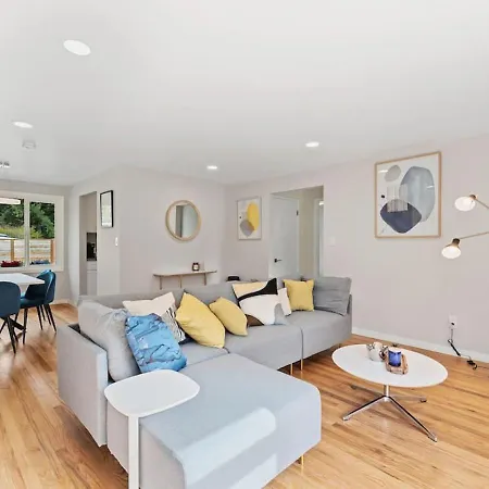 Cozy Bellevue Home For Family Business Near Microsoft